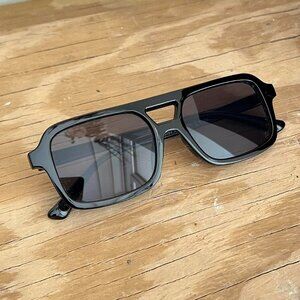 classy sporty black square sunglasses